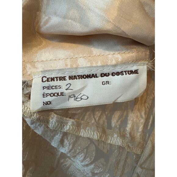 Vintage 1960s French Lace Gown Robe • Centre National du Costume
medium - Picture 12 of 16